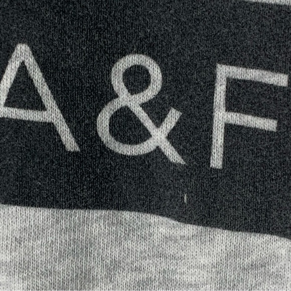 Abercrombie & Fitch Crop Graphic Logo Hoodie Sweatshirt - Picture 6 of 11
